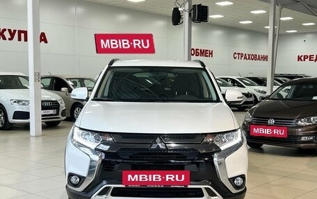 Mitsubishi Outlander III рестайлинг 3, 2021 год, 2 800 000 рублей, 16 фотография