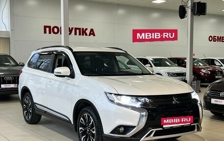 Mitsubishi Outlander III рестайлинг 3, 2021 год, 2 800 000 рублей, 15 фотография