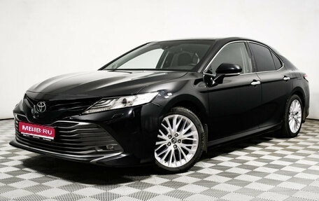 Toyota Camry, 2018 год, 3 299 000 рублей, 1 фотография