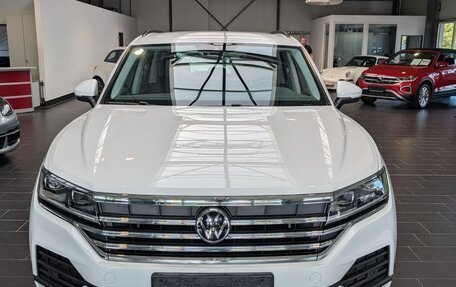 Volkswagen Touareg III, 2021 год, 5 850 000 рублей, 3 фотография