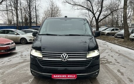 Volkswagen Multivan T6 рестайлинг, 2020 год, 6 950 000 рублей, 5 фотография