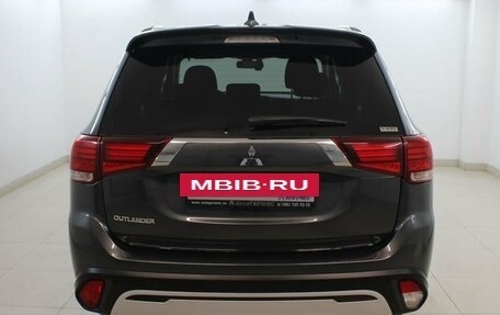 Mitsubishi Outlander III рестайлинг 3, 2021 год, 2 750 000 рублей, 3 фотография