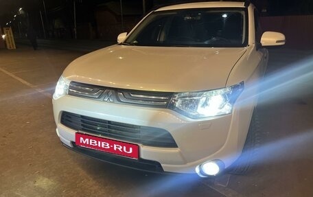 Mitsubishi Outlander III рестайлинг 3, 2013 год, 1 810 000 рублей, 7 фотография