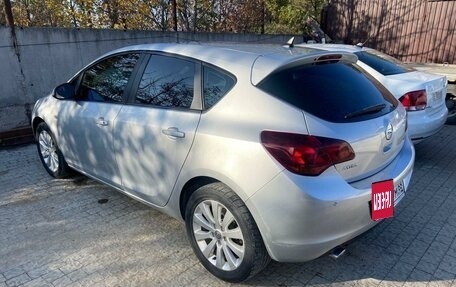 Opel Astra J, 2011 год, 1 077 000 рублей, 3 фотография