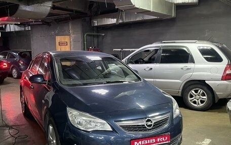 Opel Astra J, 2010 год, 800 000 рублей, 1 фотография