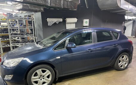 Opel Astra J, 2010 год, 800 000 рублей, 2 фотография