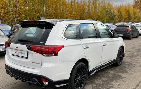 Mitsubishi Outlander III рестайлинг 3, 2022 год, 4 020 000 рублей, 4 фотография