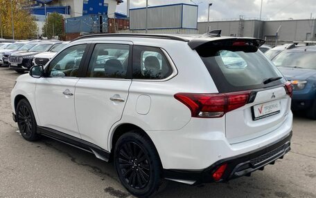 Mitsubishi Outlander III рестайлинг 3, 2022 год, 4 020 000 рублей, 6 фотография