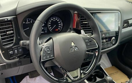 Mitsubishi Outlander III рестайлинг 3, 2022 год, 4 020 000 рублей, 10 фотография