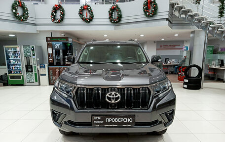 Toyota Land Cruiser Prado 150 рестайлинг 2, 2021 год, 7 200 000 рублей, 2 фотография