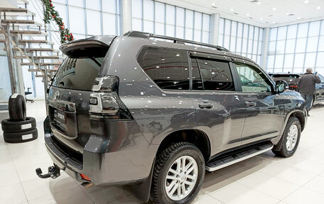 Toyota Land Cruiser Prado 150 рестайлинг 2, 2021 год, 7 200 000 рублей, 5 фотография