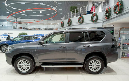 Toyota Land Cruiser Prado 150 рестайлинг 2, 2021 год, 7 200 000 рублей, 8 фотография