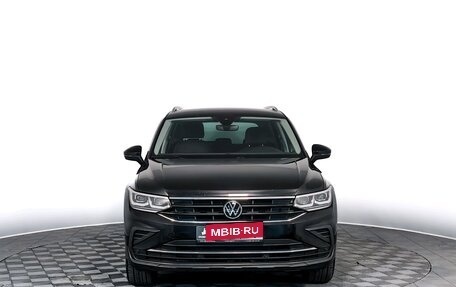 Volkswagen Tiguan II, 2021 год, 3 199 000 рублей, 2 фотография