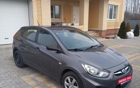 Hyundai Solaris II рестайлинг, 2013 год, 970 000 рублей, 2 фотография