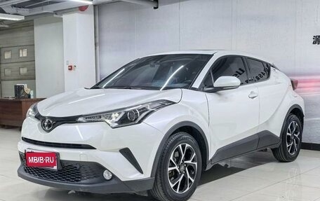 Toyota C-HR I рестайлинг, 2021 год, 2 100 000 рублей, 1 фотография