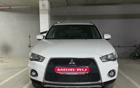 Mitsubishi Outlander III рестайлинг 3, 2010 год, 1 390 000 рублей, 2 фотография