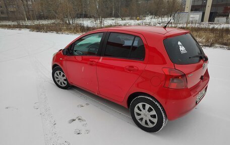 Toyota Yaris III рестайлинг, 2007 год, 420 000 рублей, 3 фотография