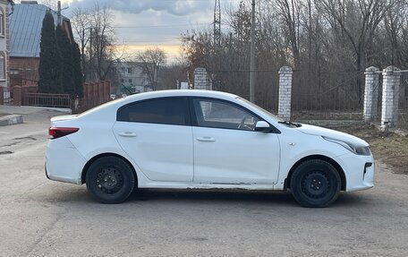 KIA Rio IV, 2019 год, 799 550 рублей, 3 фотография