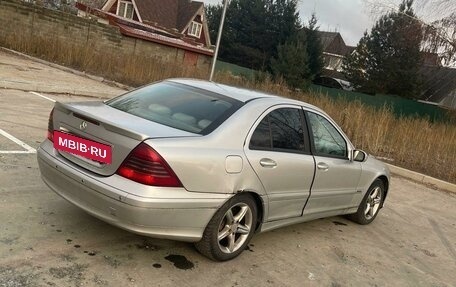 Mercedes-Benz C-Класс, 2004 год, 380 000 рублей, 4 фотография