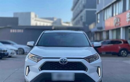 Toyota RAV4, 2021 год, 3 400 000 рублей, 2 фотография