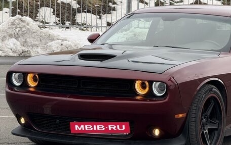 Dodge Challenger III рестайлинг 2, 2019 год, 4 950 000 рублей, 6 фотография