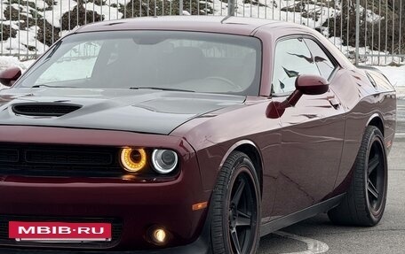 Dodge Challenger III рестайлинг 2, 2019 год, 4 950 000 рублей, 8 фотография