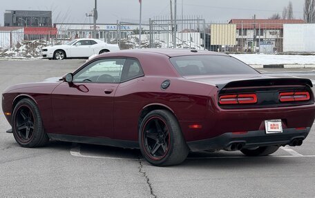 Dodge Challenger III рестайлинг 2, 2019 год, 4 950 000 рублей, 13 фотография