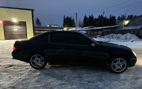 Mercedes-Benz E-Класс, 2004 год, 900 000 рублей, 3 фотография