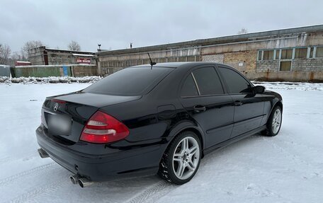 Mercedes-Benz E-Класс, 2004 год, 900 000 рублей, 8 фотография