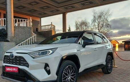 Toyota RAV4, 2019 год, 3 999 888 рублей, 1 фотография