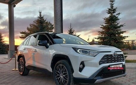 Toyota RAV4, 2019 год, 3 999 888 рублей, 2 фотография