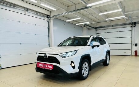 Toyota RAV4, 2019 год, 3 799 000 рублей, 2 фотография