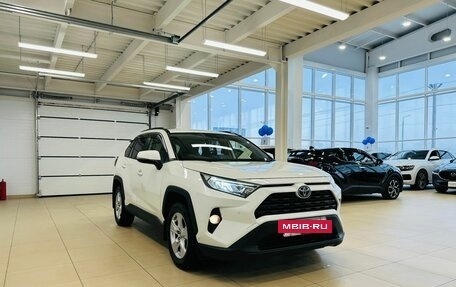 Toyota RAV4, 2019 год, 3 799 000 рублей, 8 фотография