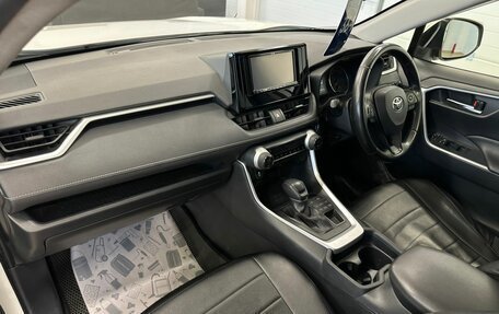 Toyota RAV4, 2019 год, 3 799 000 рублей, 13 фотография