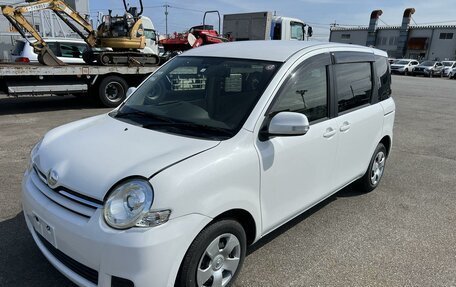 Toyota Sienta I, 2014 год, 1 050 000 рублей, 8 фотография