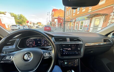 Volkswagen Tiguan II, 2018 год, 3 290 000 рублей, 5 фотография