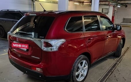 Mitsubishi Outlander III рестайлинг 3, 2013 год, 1 350 000 рублей, 3 фотография