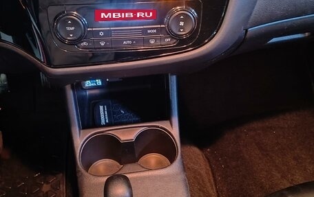 Mitsubishi Outlander III рестайлинг 3, 2013 год, 1 350 000 рублей, 8 фотография