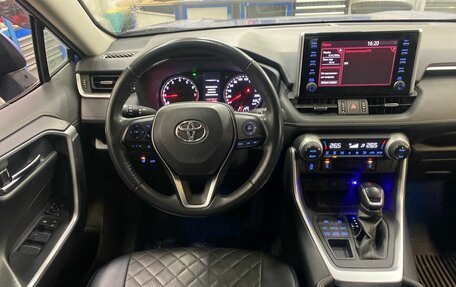 Toyota RAV4, 2021 год, 3 617 000 рублей, 9 фотография