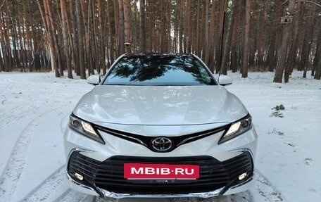 Toyota Camry, 2023 год, 4 200 000 рублей, 5 фотография