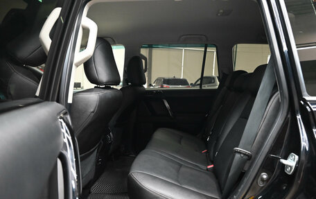 Toyota Land Cruiser Prado 150 рестайлинг 2, 2014 год, 3 995 000 рублей, 27 фотография