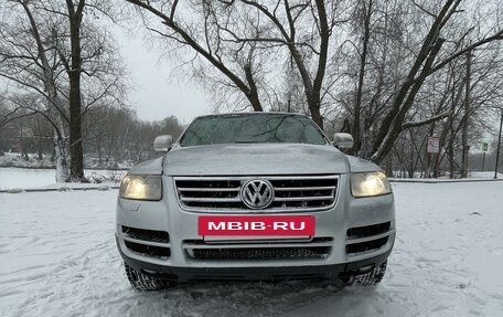 Volkswagen Touareg III, 2004 год, 835 000 рублей, 2 фотография