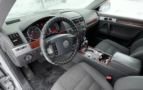 Volkswagen Touareg III, 2004 год, 835 000 рублей, 10 фотография