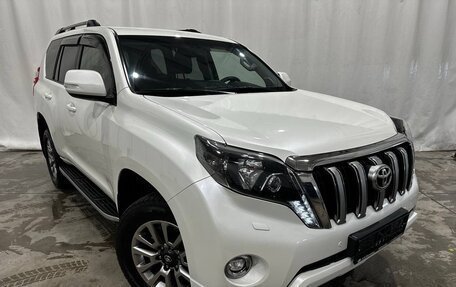 Toyota Land Cruiser Prado 150 рестайлинг 2, 2017 год, 4 075 000 рублей, 2 фотография