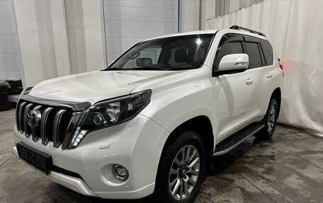 Toyota Land Cruiser Prado 150 рестайлинг 2, 2017 год, 4 075 000 рублей, 3 фотография