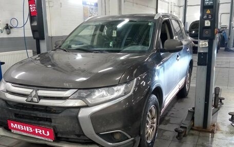 Mitsubishi Outlander III рестайлинг 3, 2018 год, 1 400 000 рублей, 1 фотография