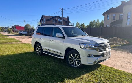 Toyota Land Cruiser 200, 2017 год, 7 750 000 рублей, 3 фотография