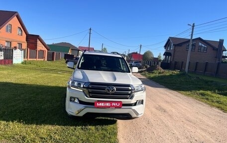 Toyota Land Cruiser 200, 2017 год, 7 750 000 рублей, 2 фотография