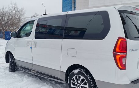 Hyundai Grand Starex Grand Starex I рестайлинг 2, 2020 год, 4 750 000 рублей, 3 фотография