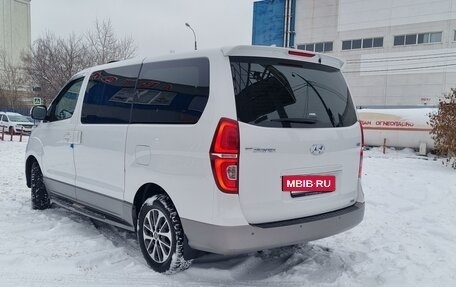 Hyundai Grand Starex Grand Starex I рестайлинг 2, 2020 год, 4 750 000 рублей, 2 фотография